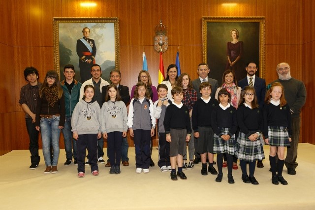 Pilar Rojo entrega os premios do Concurso Escolar do Parlamento e recorda que todo dereito comporta obrigas
